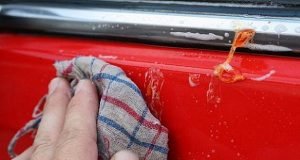 Arabadaki Reçine Nasıl Temizlenir?