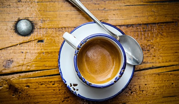 Espresso Nedir? Yeni Başlayanlar için Evde Nasıl Yapılır ve İçilir?