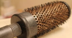 Saç Fırçası Nasıl Temizlenir?