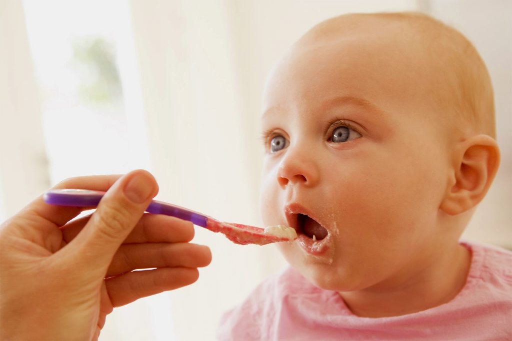 Bebeklerde ek gıdaya geçişte dikkat edilmesi gerekenler